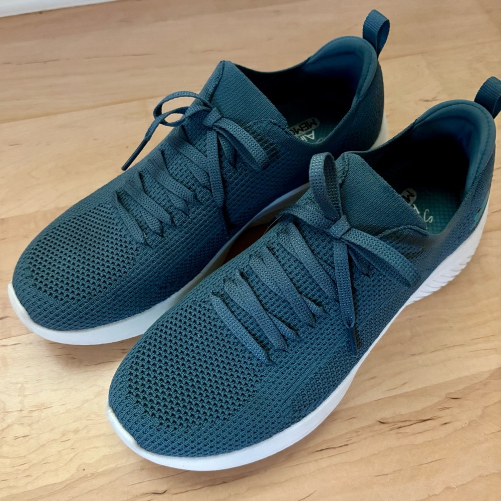 Skechers Women's Teal Athletic Shoes